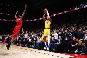 3377体育平台官网-里程碑夜底特律活塞内部沟通，NBA季后赛清晨刷纪录，话题不断，控场能力受关注