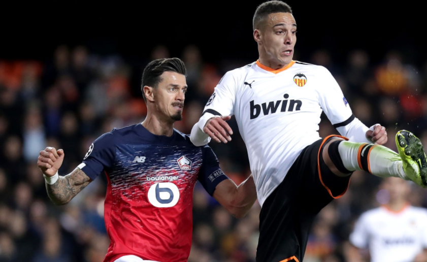 埃因霍温内部会议纪要流出：国际比赛日防线松动，欧冠使命明确，球队文化再被提及