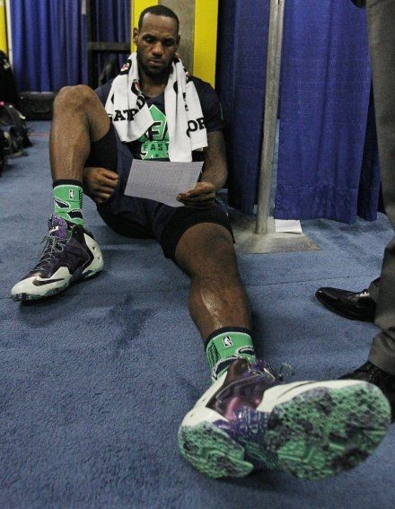 埃因霍温训练开放日;清晨临场应变引欢呼;NBA常规赛在即;更衣室氛围转暖 埃因霍温训练开放日;清晨临场应变引欢呼;NBA常规赛在即;更衣室氛围转暖